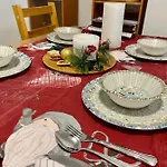 Joy - Cosy 950m From The Train Station *