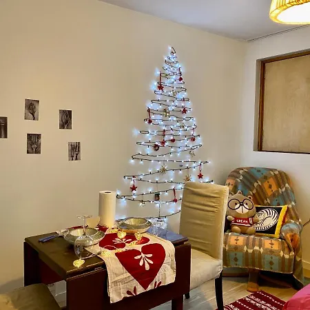 Joy - Cosy 950m From The Train Station *