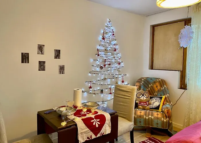 Joy - Cosy 950m From The Train Station *