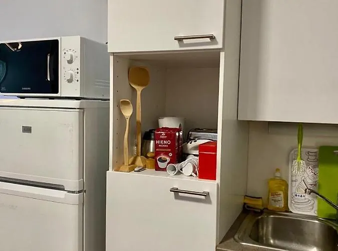 Joy - Cosy 950m From The Train Station