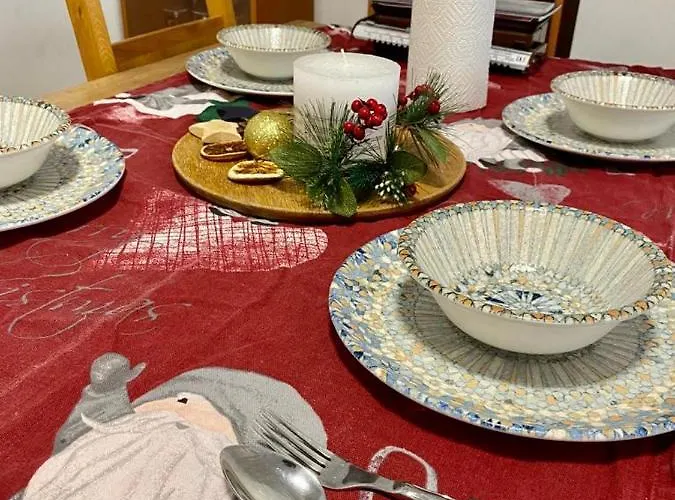 Joy - Cosy 950m From The Train Station *