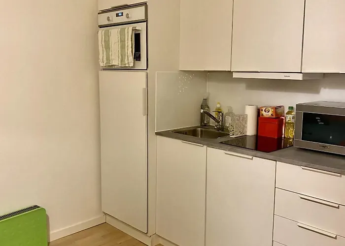 Апартаменты Joy - Cosy 950m From The Train Station